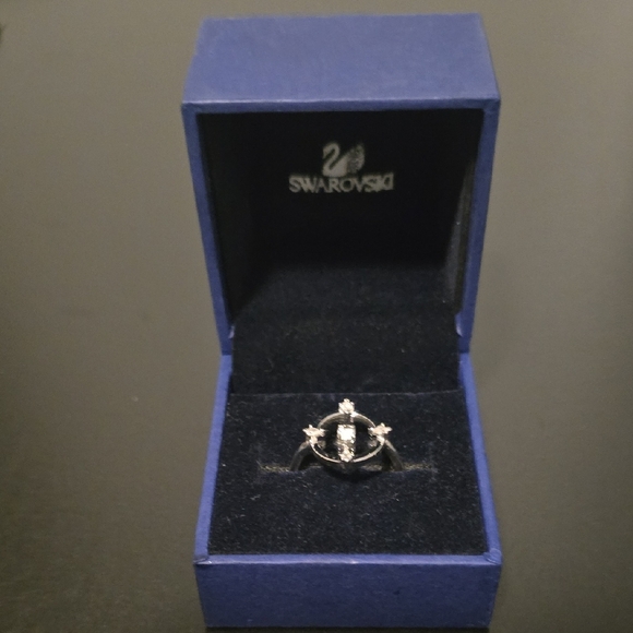 Swarovski Silver and Black Ring - Picture 2 of 6
